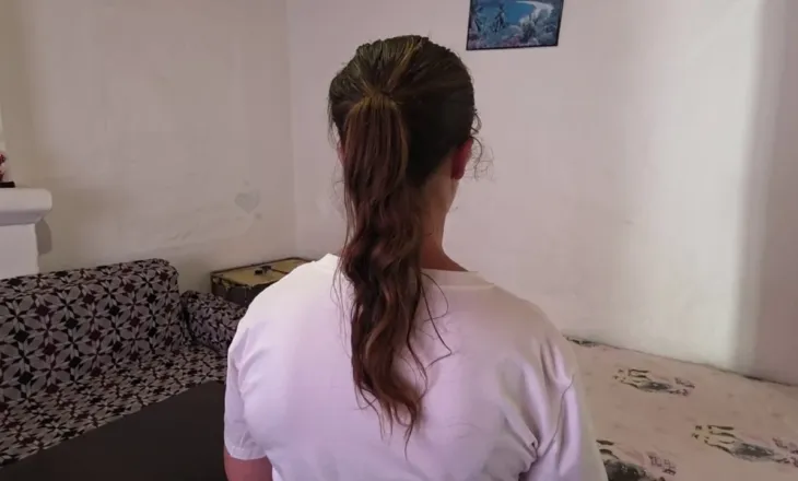 “Është diagnostikuar 3 muaj më parë me probleme të shëndetit mendor”/ Nëna e 15-vjeçares, i kërkon falje publike vajzës