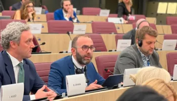 “Është zhveshur nga funksioni i tij”, Bardhi kritikon Kuvendin e Shqipërisë nga Parlamenti Europian