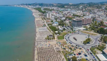 Euro dhe mungesa e rezervimeve godasin turizmin, hotelet në Golem nisin ofertat