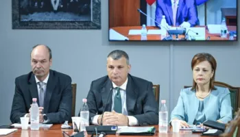 Euro në rënie të lirë, Sejko në Kuvend: Fiksimi i kursit të këmbimit do rriste inflacionin dhe interesat e kredive!