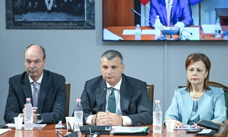 Euro në rënie të lirë, Sejko në Kuvend: Fiksimi i kursit të këmbimit do rriste inflacionin dhe interesat e kredive!