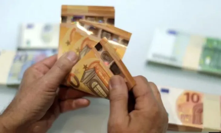 Euro përsëri në rënie, kursi me Lekun prek minimum të ri historik