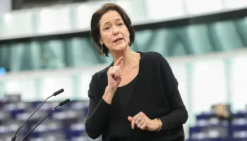 Eurodeputetja: Manovrat politike të Vuçiçit janë copy-paste si të Putinit
