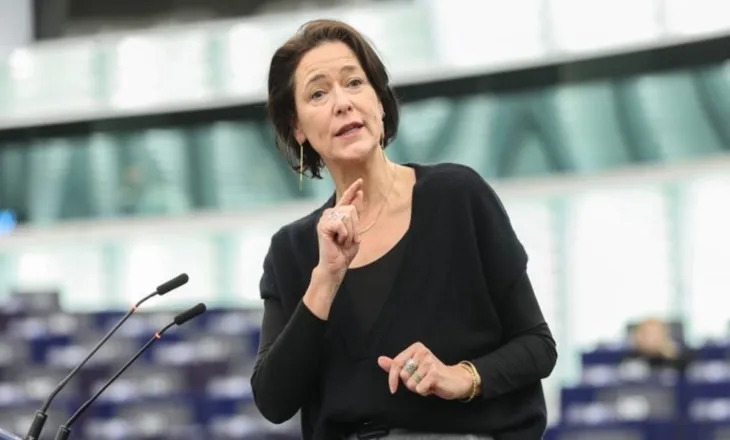 Eurodeputetja: Manovrat politike të Vuçiçit janë copy-paste si të Putinit