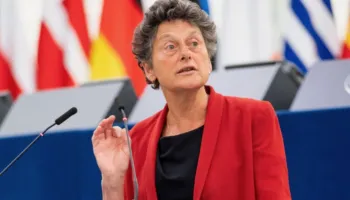Eurodeputetja Tineke Strik: Shqipëria të luftojë korrupsionin