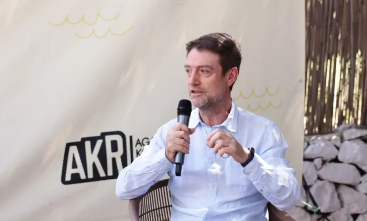 “Evropa fillon në shtëpi”, ministri Ferit Hoxha me të rinjtë në Jalë: Anëtarësimi në BE kërkon përfshirjen tuaj