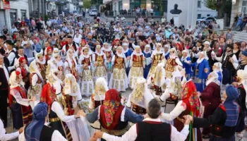 Festivali “Më ço në fshatin tënd” mbledh dhjetra grupet folklorike në Dropull