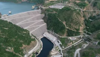 Fierza sfidon thatësirën, rezervat ujore mbeten mbi mesataren e sezonit