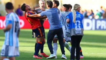 FIFA mbyll çështjen “Paredes” dhe i heq kartonin e kuq lojtarit