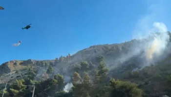 Flakët në malin e Shëngjinit, ndërhyn edhe helikopteri i ushtrisë! Nuk rrezikohen banesat