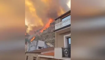 Flakët shkatërrojnë zonën pranë Palermos, autoritetet shpallin emergjencë