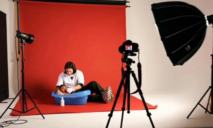 Flet fotografi i Messit dhe “baby Yamal” më 2007: “Leo ishte në tension, gjithçka e shpëtoi nëna e Lamine”