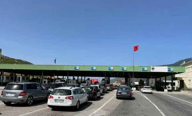 Fluks i lartë pushuesish drejt Shqipërisë / Qytetarët nga Kosova zgjedhin bregdetin shqiptar për pushimet verore