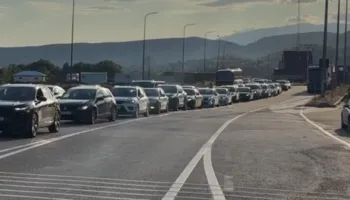 Fluks në Morinë/ Numër i madh i shtetasve nga Kosova në drejtim të Shqipërisë