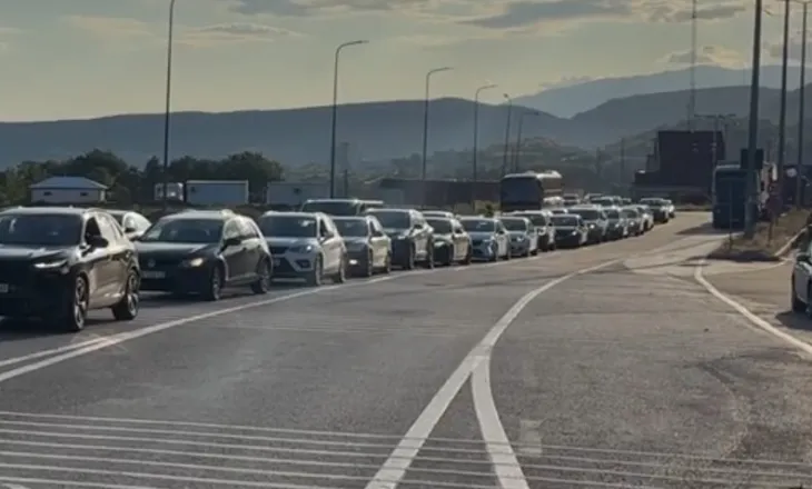 Fluks në Morinë/ Numër i madh i shtetasve nga Kosova në drejtim të Shqipërisë