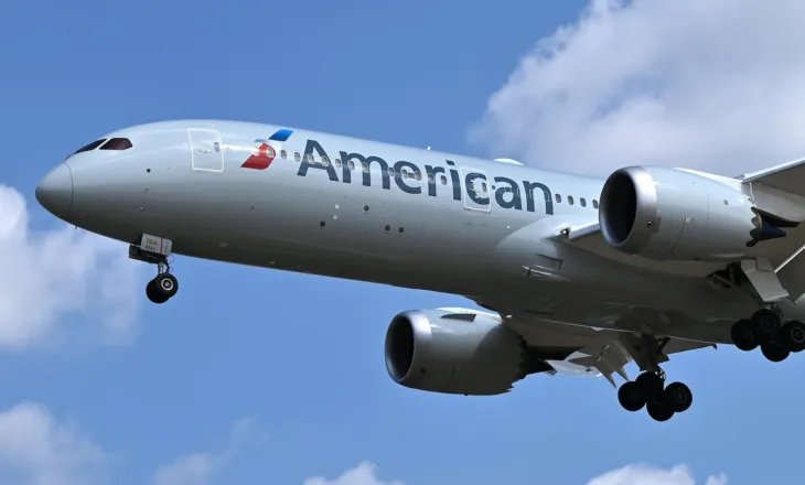 Fluturimi i American Airlines devijon drejt Irlandës pasi 6 stjuardesa sëmuren