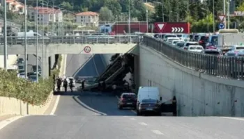 FOTO / Aksident i rëndë tek rrethi i TEG-ut, betonieria bie nga lartësia mbi autostradë