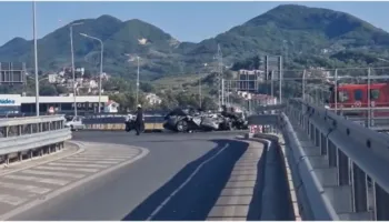 FOTO/ Aksidenti i rëndë te rrethrrotullimi i TEG-ut, dalin pamjet, si ndodhi përplasja e betonierës me Audi-n