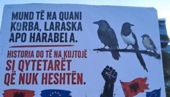 FOTO/ “Empati me fjalë, arrogancë me vepra”, protestuesit i përgjigjen Ramës me pankarta: Mund të na quash korba…