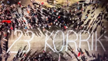 FOTO-LAJM/ Të enjten seanca e fundit plenare, protestuesit lënë shënim në  bulevard datën e tubimit para Kuvendit