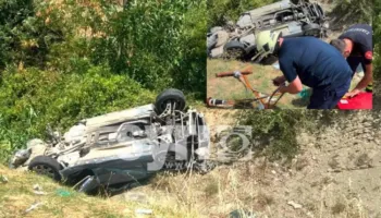 FOTO/ Makina del nga rruga dhe rrokulliset disa herë, 2 të plagosur në Gramsh