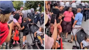 FOTO/ Momente paniku gjatë protestës, fëmijë të frikësuar pasi policia tenton të shpërndajë qytetarët