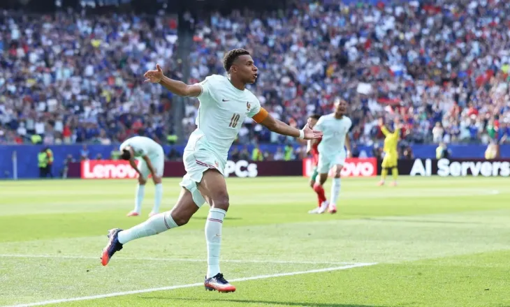 Franca e zgjidh gjithçka në pjesën e dytë, mposht Marokun 2-0 dhe shkon në gjysmëfinale