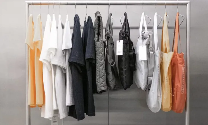 Franca miraton ligjin kundër ‘fast-fashion’, ndalon influencuesit të promovojnë marka të tilla