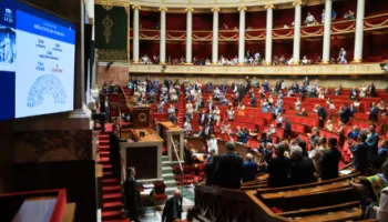 Franca miraton ligjin për eutanazinë, nisin protestat