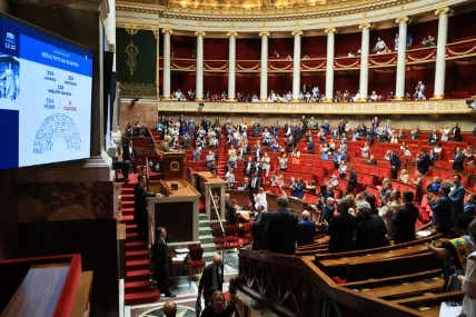 Franca miraton ligjin për eutanazinë, nisin protestat