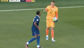 Franca mund Paraguayn dhe kalon më tej në Botëror, por sjellja e arbitrit i habiti të gjithë!