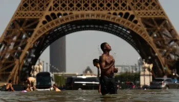 Francën/ Temperaturat e larta detyrojnë autoritetet të kufizojnë oraret për Kullën Eiffel, Luvrin dhe Muzeun Orsay