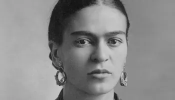 Frida Kahlo, ngjyrat e një jete mes dhimbjes dhe rebelimit