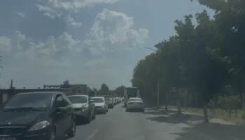 Fundjava sjell kaos në rrugë, bllokohet aksi Lezhë–Shëngjin nga fluksi i automjeteve