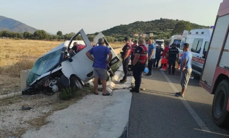 Furgoni me punëtorë del nga rruga në Vlorë/ Humb jetën 52-vjeçari, pesë të tjerë të plagosur, zbulohen identitetet