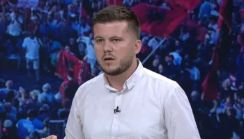 Gazetari Hoxha: Protesta është një klithmë për ndryshim, në thelb të saj është keqqeverisja