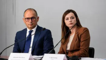 Gjykata Administrative rikthen në detyrë dekanen e Fakultetit të Drejtësisë, ishte pezulluar nga rektori Artan Hoxha