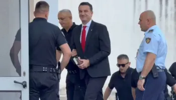 Gjyqi kundër Dados, kryebashkiaku Veliaj mbërrin në Gjykatën Administrative