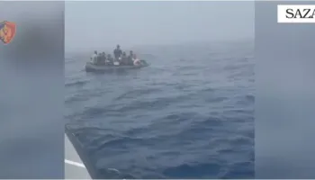 Gomonia me 11 emigrantë të paligjshëm rrezikoi mbytjen, Policia: Nga monitorimet me dron nuk është konstatuar asnjë….