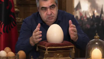 Gonxhen nuk e shqetëson protesta, por halli i vezëve: Janë simbol i jetës dhe nuk mund t’i përdhosni për të rrëzuar qeverinë!