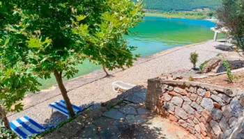 Gonxhja: Lirohen çadrat e vendosura në mënyrë të paligjshme në bregliqenin e Pogradecit