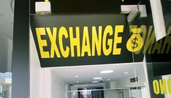 Grabitet “exchange” në Tiranë, punonjësja merr 5 mijë euro nga arka