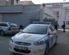 Grabitje me armë në Kurbin/ Pasi e qëlloi në këmbë, vjedhësi i merr makinën 22-vjeçarit