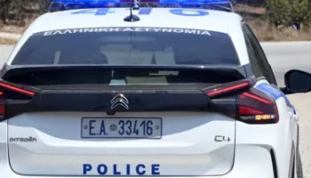 Greqi/ Grabiti një makinë dhe sende me vlerë në disa banesa, shqiptari arrestohet në plazh