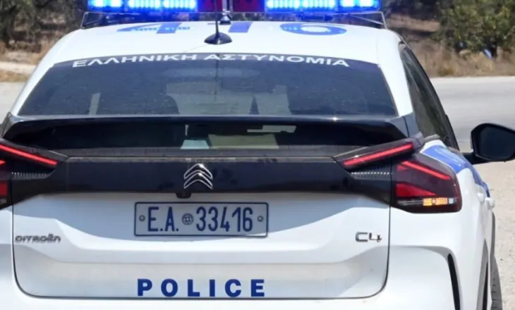 Greqi/ Grabiti një makinë dhe sende me vlerë në disa banesa, shqiptari arrestohet në plazh