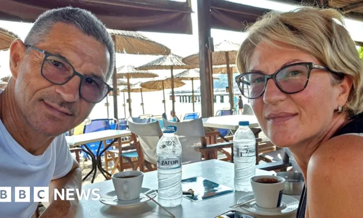 Gruaja heroike shpëton burrin nga thithja jashtë avionit të Ryanair: “Gjysma e trupit të tij ishte jashtë”