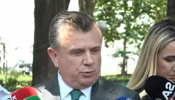 “Grup mbeturinash sociale dhe politike”, Balla: Kush ngre dorën kundër policisë, do përballet me forcën e saj