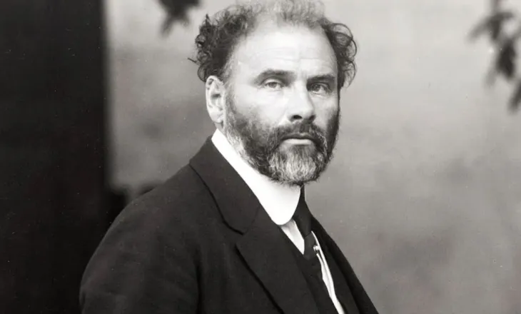 Gustav Klimt, mjeshtri i artit simbolist që e shndërroi arin në gjuhë të pikturës