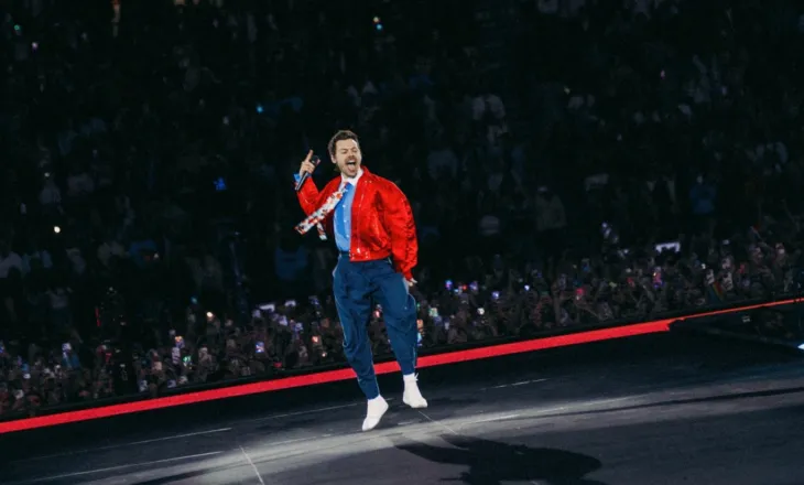 Harry Styles hyn në Guinness me 12 koncerte radhazi në Wembley