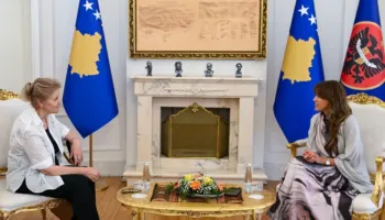 Haxhiu takon themeluesen e “JETA/VITA”, vlerëson angazhimin për ndërgjegjësimin ndaj kancerit të gjirit